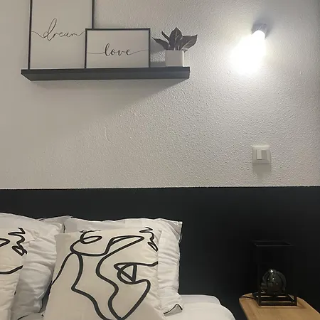 Apartment Quai 86 - Studio, Clim Mobile, Parking, Proche Gare & Centre