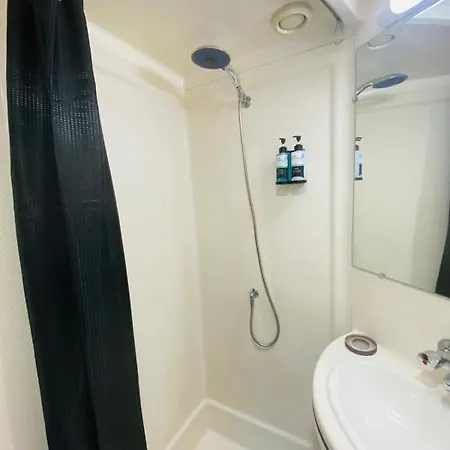 Apartment Quai 86 - Studio, Clim Mobile, Parking, Proche Gare & Centre